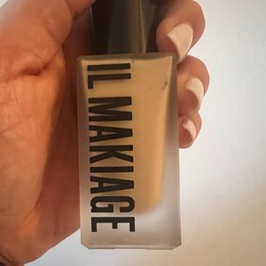 IL MAKIAGE I Woke Up Like This Foundation - shade 60. Never used.